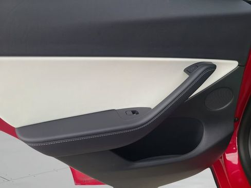 Used 2022 Tesla Model Y Performance AWD/4WD image 19
