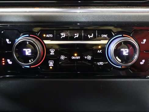 Used 2022 Chevrolet Silverado 1500 LT Trail Boss w/ Convenience Package II image 26