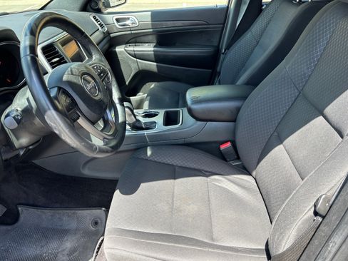 Used 2018 Jeep Grand Cherokee Laredo AWD/4WD image 21