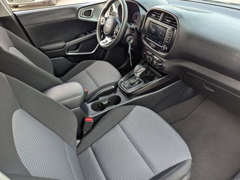 Used 2022 Kia Soul LX w/ Technology Package image 13