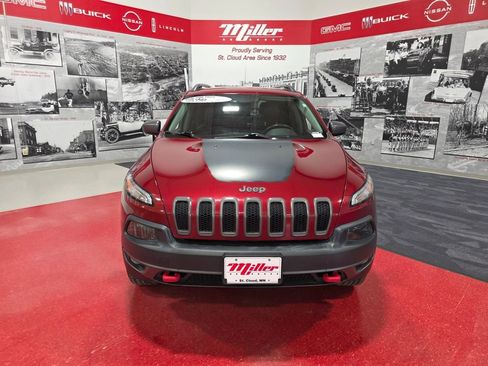 Used 2017 Jeep Cherokee Trailhawk image 9