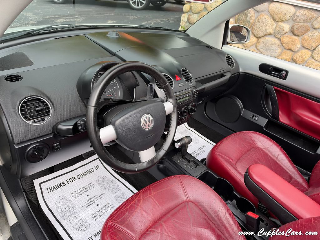 Used 2009 Volkswagen Beetle Blush FWD image 4