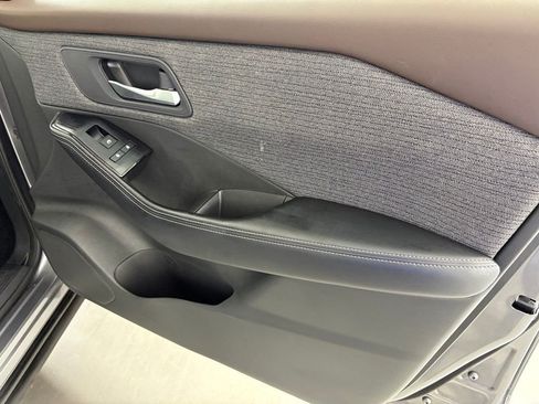 Used 2023 Nissan Rogue SV FWD image 38