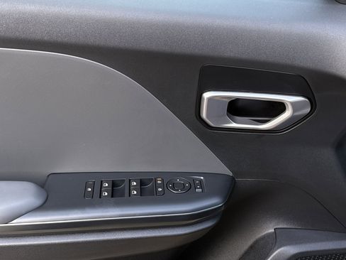 Used 2025 Kia K4 FWD image 28