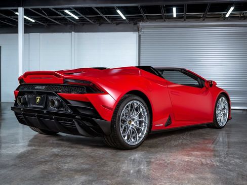 Used 2024 Lamborghini Huracan EVO AWD/4WD image 4