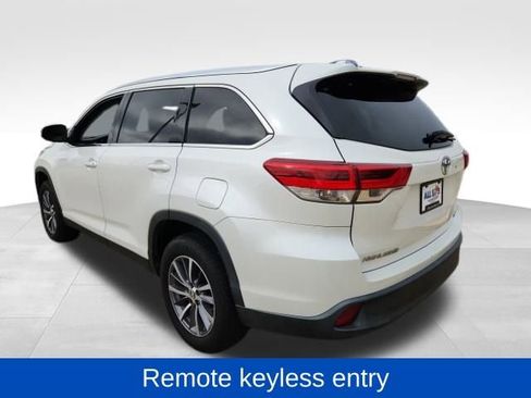 Used 2019 Toyota Highlander XLE image 3