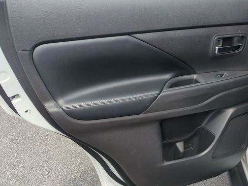 Used 2020 Mitsubishi Outlander SEL image 27