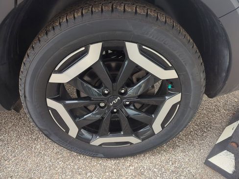 Used 2023 Kia Telluride S image 10