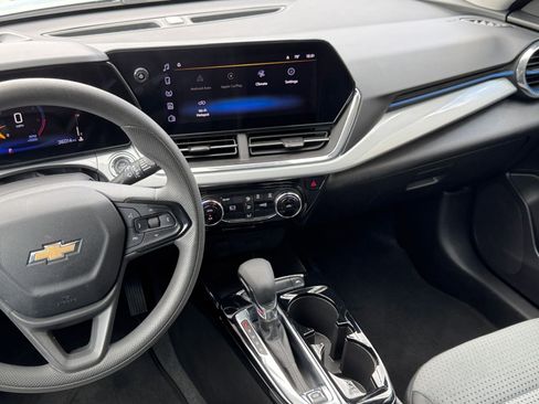 Used 2025 Chevrolet Trax LT FWD image 20