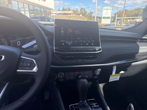New 2026 Jeep Compass Limited image 17
