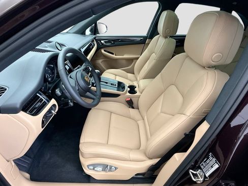 Certified 2026 Porsche Macan AWD/4WD image 5
