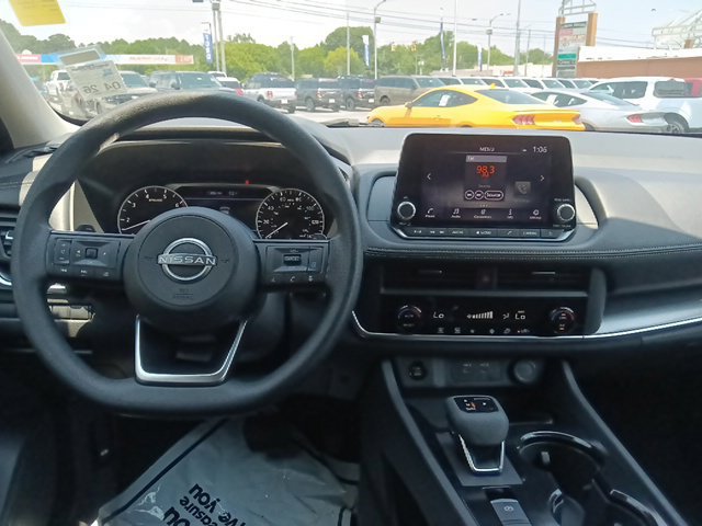 Used 2024 Nissan Rogue SV FWD image 25