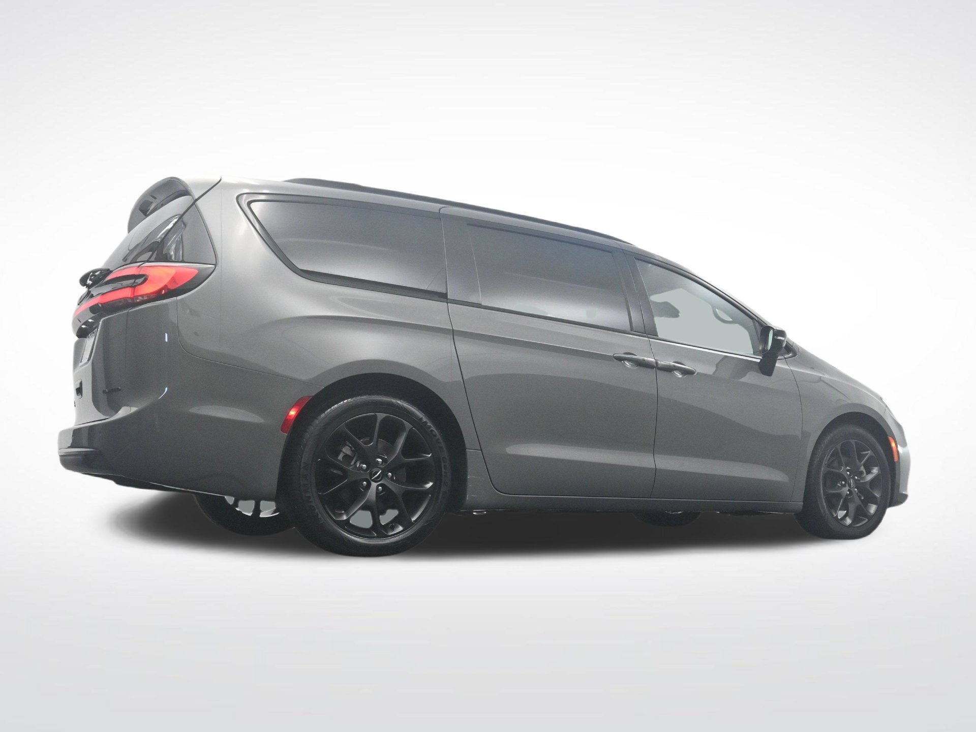 Used 2025 Chrysler Pacifica Limited FWD image 33