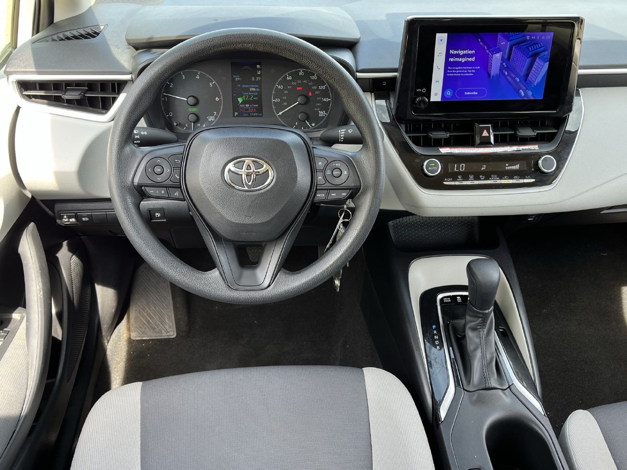 Used 2025 Toyota Corolla LE FWD image 10