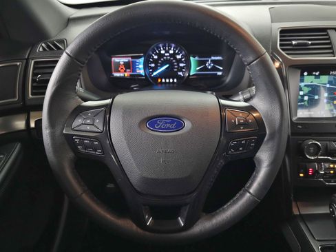 Used 2018 Ford Explorer XLT w/ Equipment Group 202A image 17