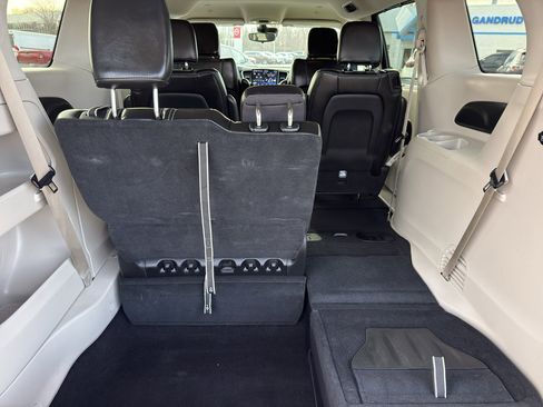 Used 2024 Chrysler Pacifica Touring-L image 35