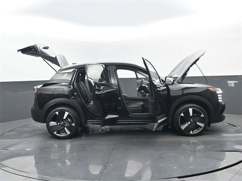 Used 2025 Nissan Kicks SR image 32