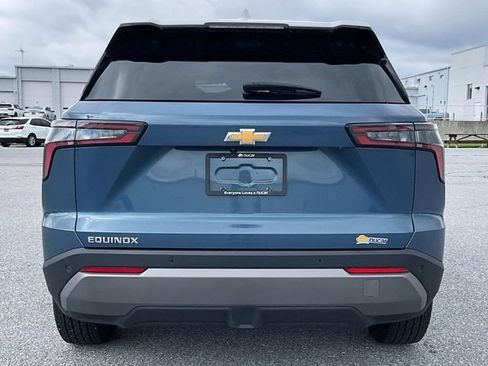Used 2026 Chevrolet Equinox LT w/ Convenience Package II FWD image 6
