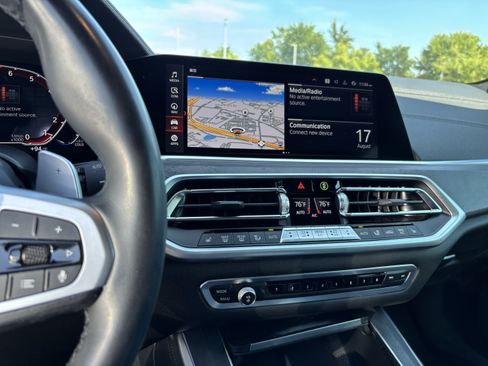 Used 2022 BMW X5 xDrive40i w/ M Sport Package AWD/4WD image 18