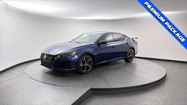 Used 2023 Nissan Altima 2.5 SR w/ SR Premium Package FWD image 2