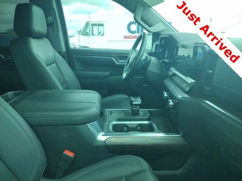 Used 2023 GMC Sierra 1500 SLT image 17