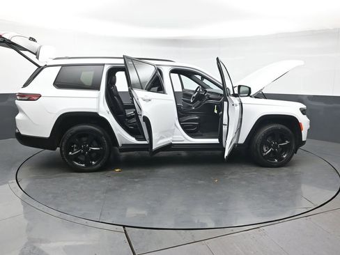 Used 2023 Jeep Grand Cherokee L Laredo image 45