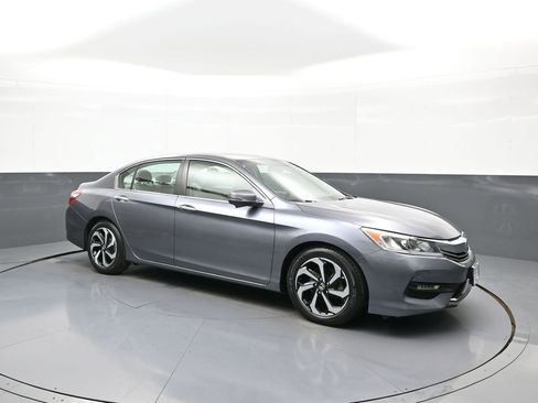 Certified 2017 Honda Accord EX-L image 4