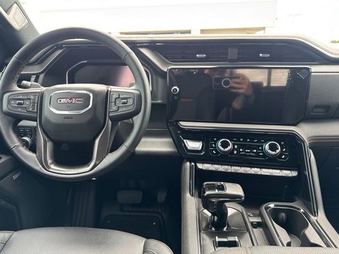 Used 2024 GMC Sierra 1500 AT4 w/ Technology Package AWD/4WD image 28