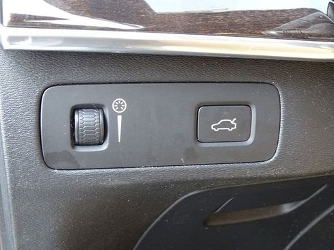 Used 2018 Volvo XC90 T6 Momentum w/ Convenience Package image 19