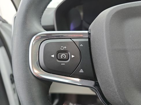 Used 2023 Volvo XC40 B4 Ultimate w/ Protection Package Premier image 17