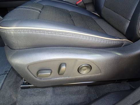 Used 2025 Chevrolet Traverse High Country AWD/4WD image 22