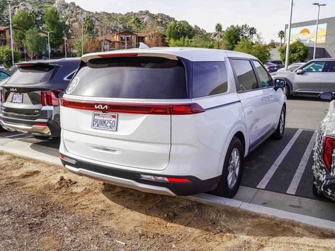 Certified 2024 Kia Carnival LX image 13