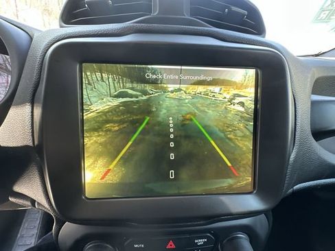 Used 2023 Jeep Renegade Altitude image 26