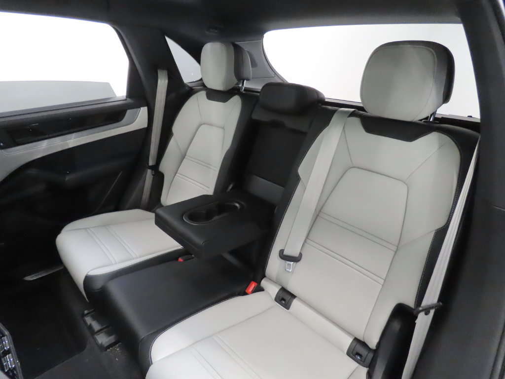 Certified 2026 Porsche Cayenne E-Hybrid AWD/4WD image 43