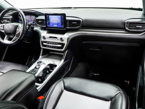 Used 2022 Ford Explorer XLT w/ Equipment Group 202A image 17