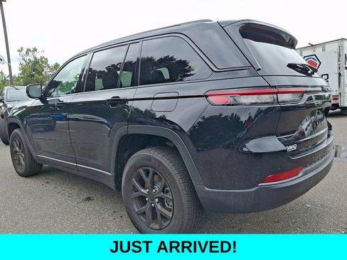 Used 2026 Jeep Grand Cherokee Altitude AWD/4WD image 4