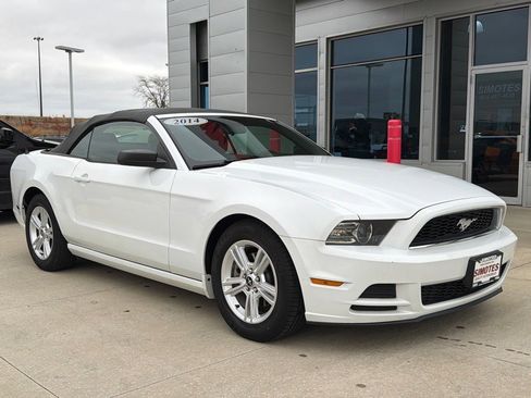 Used 2014 Ford Mustang Convertible image 2