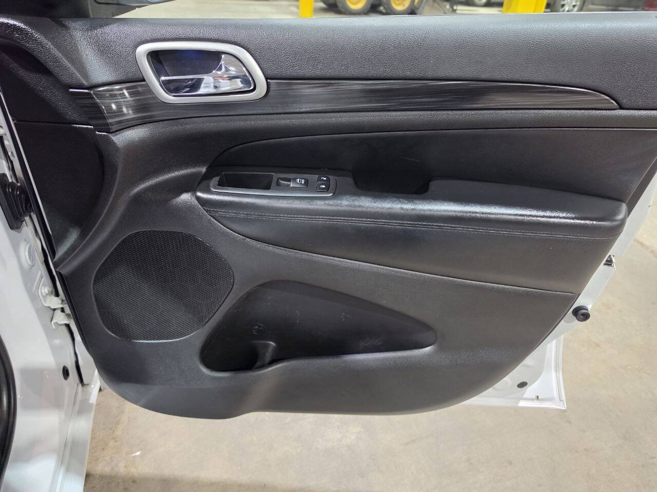 Used 2019 Jeep Grand Cherokee Altitude AWD/4WD image 33