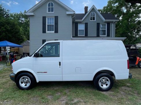 Used 2002 Chevrolet Astro AWD image 2