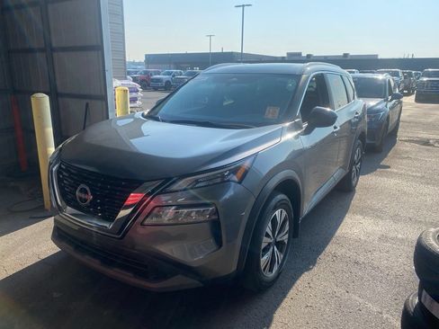 Used 2023 Nissan Rogue SV w/ SV Premium B Package AWD/4WD image 2