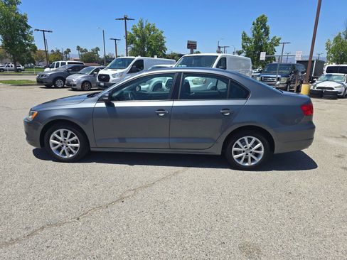 Used 2011 Volkswagen Jetta SE FWD image 8