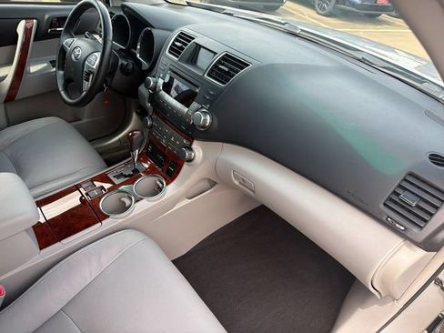 Used 2012 Toyota Highlander Limited FWD image 16