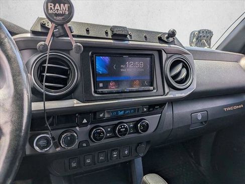 Used 2017 Toyota Tacoma TRD Off-Road AWD/4WD image 13