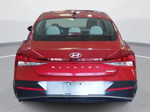 Certified 2025 Hyundai Elantra Limited FWD image 6