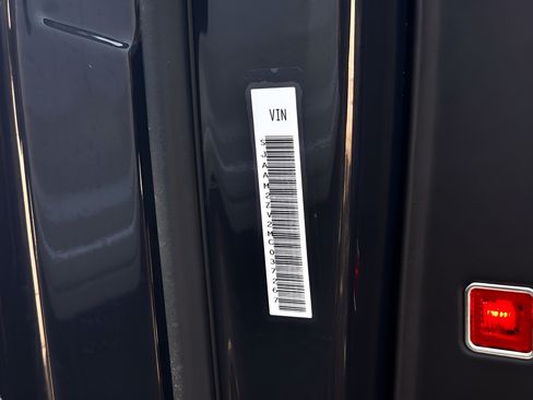 Used 2021 Bentley Bentayga AWD/4WD image 31