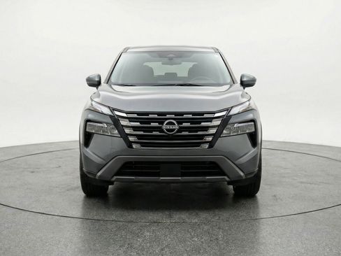 Used 2025 Nissan Rogue SV image 2