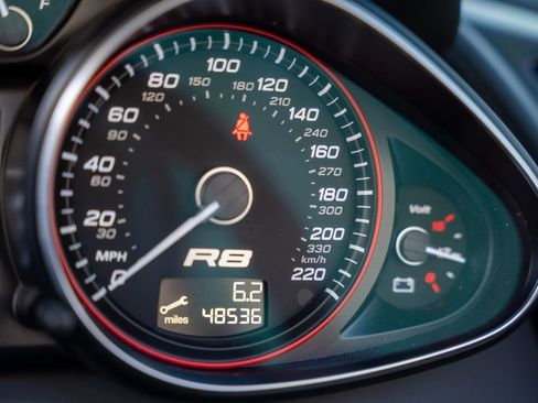Used 2011 Audi R8 V10 image 19