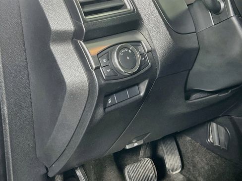 Used 2018 Ford Explorer XLT w/ Equipment Group 202A AWD/4WD image 10