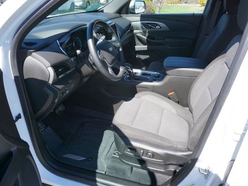 Used 2023 Chevrolet Traverse LT image 7