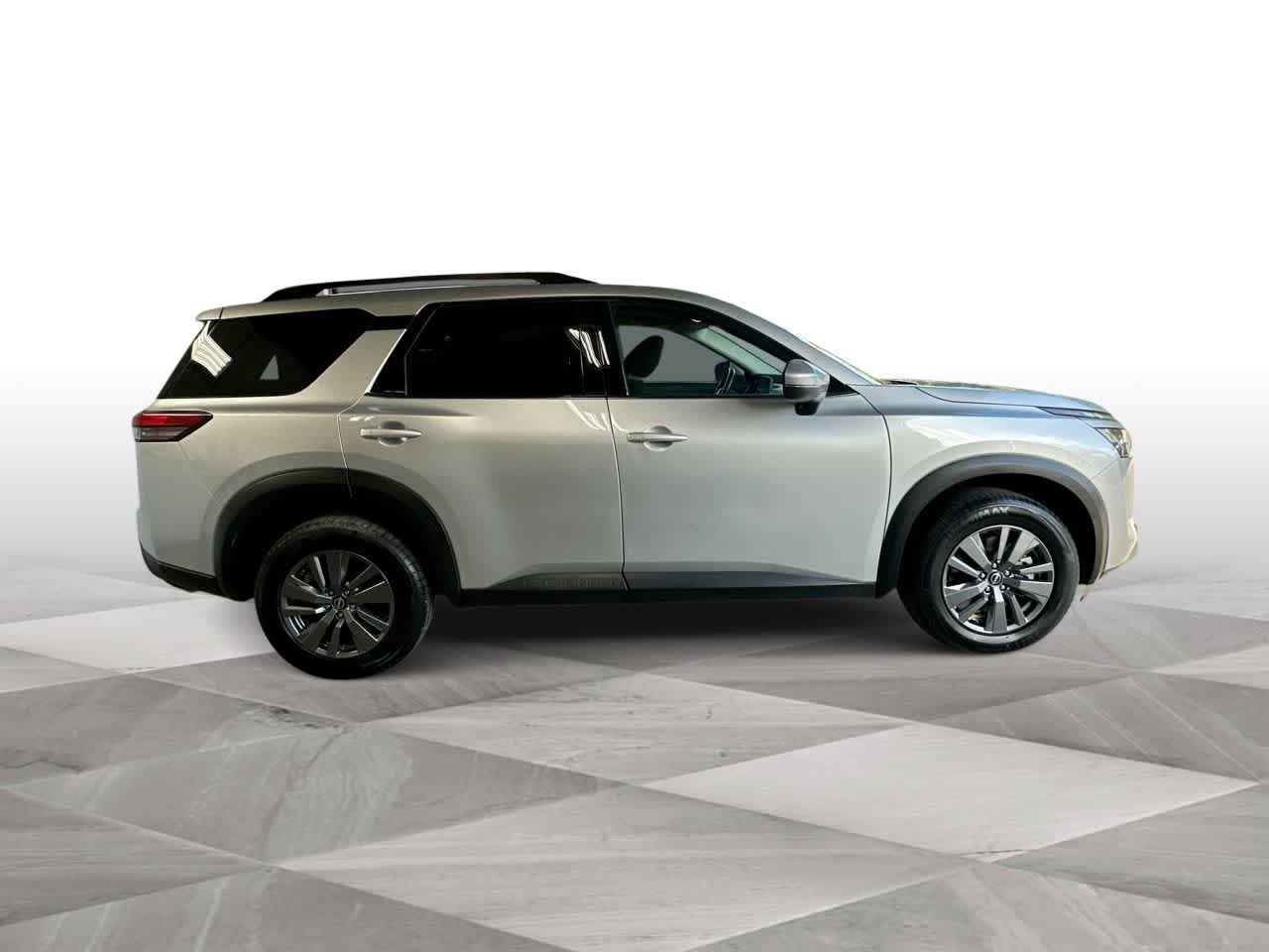 Used 2025 Nissan Pathfinder SV AWD/4WD image 9